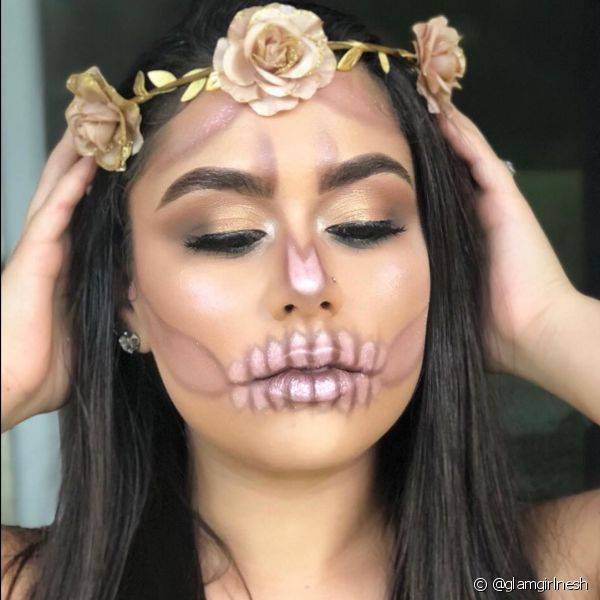 A caveira com flores é clássica e feminina: ideal para as virginianas que querem se fantasiar para o Halloween (Foto: Instagram @glamgirlnesh)
